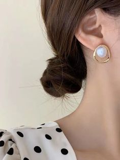 Shell-shaped Pearl Drop Earrings, Gold Shell-shaped Pearl Earrings, Elegant Shell-shaped Pearl Earrings, Elegant Pearl White 14k Gold-filled Pearl Earrings, Gold Shell-shaped Pearl Earrings Ocean-inspired, Faux Pearl, Stud Earrings