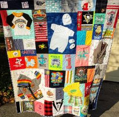 a quilt made to look like a baby's clothes