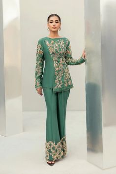 Wintergreen dream raw silk faux wrap short shirt paired with bootcut pants. Elevate your style with this Pakistani formal ensemble, blending traditional embroidery and luxurious design. Perfect for parties and special occasions, explore the allure of designer, embroidered, and luxury formal dresses for an exquisite look.A dreamy wintergreen ensemble: Raw silk faux wrap/Angrakha-style short shirt with full sleeves, paired with raw silk bootcut pants. Complemented by a wintergreen dream organza du Formal Wear Accessories Women, Outfits For Brothers Wedding, Latest Indowestern Dresses For Women, Pakistani Coord Sets, Prince Cut Kurti Designs, Formal Western Wear Woman, Cocktail Outfits For Women, Trendy Outfits Indian, Indian Dresses Traditional