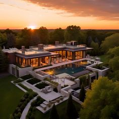 Andrew Tate House in Voluntari Modern Celebrity Mansion, Dream Estate, Hollywood Mansion, Luxurious Mansions, Celebrity Mansions, Luxurious Mansion, Luxurious Pool, Opulent Interiors