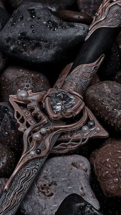 Paradis Sombre, Dark Royalty Aesthetic, Royalty Core, Crown Aesthetic, Royal Core, Dark Princess, Medieval Aesthetic, Fairytale Aesthetic, Pretty Knives