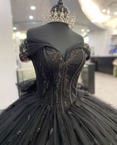 Quinceanera Gothic Theme, Black Quincenera Dresses, Xv Dresses Black, Goth Quinceanera Dress, Gothic Quinceanera Dresses, Quinceanera Black Dresses, Black Dress Sweet 16, Dark Quinceanera Dresses, Vampire Quinceanera Theme