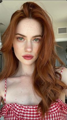 Best Red Hair Dye, Red Hair Green Eyes, Hair Color For Fair Skin, Redhead Makeup, Natural Red Hair, Medium Brown Hair, Dyed Red Hair, Dark Red Hair