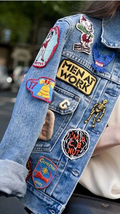 Jeans With Patches, Look Grunge, Moda Denim, Mode Tips, Festival Trends, London Fashion Weeks, Blazer Outfit