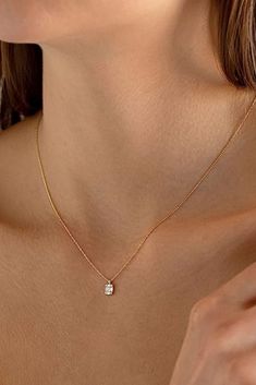 Minimal Gold Chain Necklace, Chain Designs Gold For Girls Simple, Simple Delicate Gold Necklace, Chains For Girls Gold, Chain Models Gold For Women, Simple Gold Chain Designs For Women, Simple Chain Designs Gold, Chain Designs Gold Women