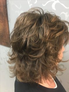 Shaggy Short Hair Cuts, Short Flippy Hairstyles Shaggy Bob, Lightweight Hairstyles, Feathered Hairstyles Medium Mid Length, Feather Haircut Medium, Wavy Layered Hair Medium, Super Layered Hair Medium, Feather Cut For Medium Hair, Shaggy Medium Hair With Bangs