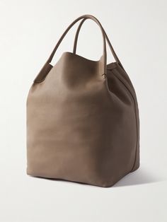 Loro Piana's 'Bale' tote bag is classic and understated. Ideal for long weekends away, it's been crafted in Italy from supple full-grain leather and sized to hold a few books and some extra layers. Tuck your cards and cash in the internal zipped pouch. Summer Sunglasses, Loro Piana, Fine Jewelry Designers, Luxury Gifts, Extra Large, Leather Tote Bag, Bago, Full Grain Leather, Leather Tote