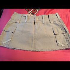 Short Skirt Short Khaki skirt. Size 1. *New With Tags* Unplugged Shorts Casual Mini Length Cargo Skirt With Lining, Casual Mini Cargo Skirt With Lining, Y2k Style Cotton Lined Skirt, Khaki Mini Skirt, Athletic Skort, Khaki Skirt, Tommy Hilfiger Vintage, Skirt Short, Gap Shorts