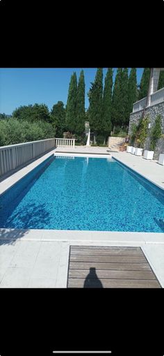 an empty swimming pool in the middle of a backyard with steps leading up to it