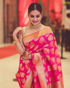 26 Real Brides Who Wore Banarasi Saree on Their D-day | ShaadiSaga Slides Outfit, Indian Sari Dress, Traditional Silk Saree, Sari Dress, Saree Poses, Gaun Fashion, Indian Saree Blouses Designs