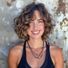 Curly Hair Trends, Medium Length Curly Hair, Medium Length Hair With Layers, Wavy Haircuts, Curly Hair With Bangs