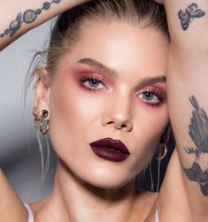 Cranberry Makeup, Edgy Makeup Looks, Instagram Learning, Ombre Lipstick, Makeup Bag Essentials, Linda Hallberg, Edgy Makeup, Lip Paint, Eyeshadow Primer