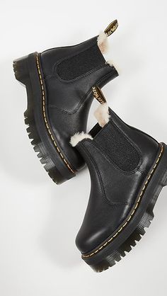 Stay cozy in these Dr. Martens boots. Featuring a classic chelsea silhouette and the brand's signature stitching, this warm, faux-fur-lined pair will keep your feet nice and toasty. Doc Martens Winter, Doc Martens Oxfords, Doc Martens Outfit, Tokyo Street Fashion, Travel Shoes