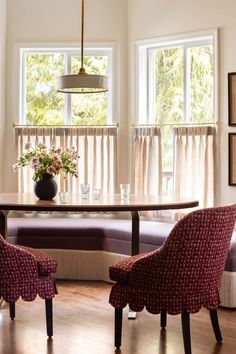 Breakfast Room Round Table, Dining Room Cafe Curtains, Heidi Caillier, Banquette Ideas, Cafe Curtains Kitchen, Banquette Cushions, Cafe Curtain Rods, Traditional Curtains, Transitional Farmhouse