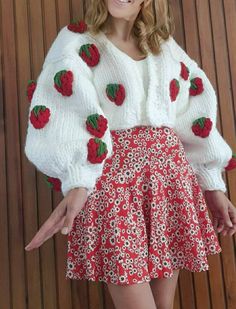 Strawberry Cardigan, Cardigans Crochet, Crochet Cardigan Tutorial, Womens White Sweater, Cardigan Au Crochet, White Strawberry, Crochet Mignon, Crochet Sweater Pattern Free, Pull Crochet