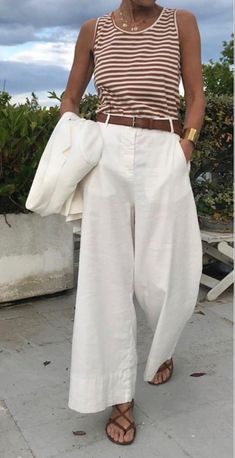 Mode Boho, Looks Chic, Fashion Over 50, Looks Style, White Pants, Spring Summer Outfits, Look Fashion, Spring Summer Fashion