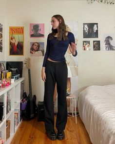 Navy Blue Top Outfit Aesthetic, Quad 1461 Outfit, 1461 Quad Outfit, Dr Martens Quad Outfit, Black Tailored Pants Outfits, Navy Blue Outfit Aesthetic, 1461 Outfit, Black Baggy Pants Outfit, Sag Szn