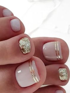 Nude And Gold Beach Toe Nails, Pedicure Designs Toenails, Pedicure Colors, Nagellack Trends, Toe Nail Color, Pretty Toe Nails, Valentine Nails, Cute Toe Nails, Summer Toe Nails