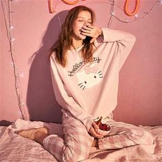 Women's Sanrio Clothes, Aesthetic Egirl, Silk Bedding Set, Takara Tomy, Womens Pyjama Sets, Pair Of Pants, Comfy Outfits, Cute Pink, Pajama Set