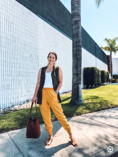 Here in California, it stays warm through October. To feel like im dressing for fall I love encorporating fall colors and pieces that wont make me sweat this army green utility vest is perfect for that! It feels like im dressing for fall but am still able to tolerate this california sun! Style tip, transitional fashion, summer style, summer outfit inspo, linen, linen style, linen outfit, linen joggers, yellow joggers, joggers, jogger outfit, casual outfit, casual style, mom style Jogger Style Outfits, Yellow Linen Pants, Gap Style, Transitional Fashion, Bodysuit Outfit