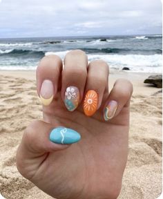 Pretty Beach Nails Summer, Nails Beachy Vibes, Acyrilics Nails Beach, Cute Nails Beach Vibe, Nail Art Beach Vacation, Summer Beach Nails Simple, Beach Vac Nails, Summer Nails 2023 Fruit, Cute Travel Nails