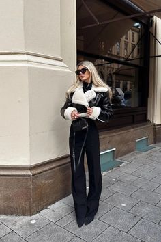 Winter Mode Outfits, Ladies Short Jackets, Mode Zara, Chique Outfits, Streetwear Mode, White Outfit, Looks Street Style, Stylish Jackets, Cold Weather Outfits