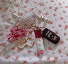 Cluttered Keychain, Glossier Balm, Lifestyle Moodboard, Glossier Balm Dotcom