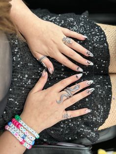 Reputation Acrylic Nails, Villan Era Nails, Eras Tour Nails Reputation, Reputation Eras Tour Makeup, Black Reputation Nails, Reputation Taylor Swift Outfits Men, Reputation Era Makeup Ideas, Taylor Swift Nail Ideas Reputation, Eras Tour Nail Ideas Reputation