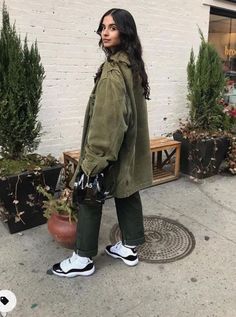 Looks Hippie, Mode Casual, Streetwear Fashion Women, Tomboy Fashion, Looks Style, Mode Inspiration, Streetwear Outfit, Looks Vintage, Fashion Killa