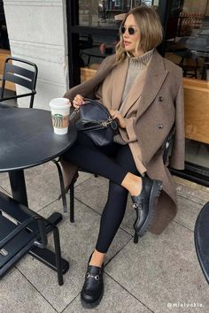 Chunky Loafers Outfit, Black Loafers Outfit, Loafers For Women Outfit, Loafer Outfits, Fall Aesthetic Outfit, How To Wear Loafers, Chic Fall Fashion, Loafers Outfit, Mode Abaya