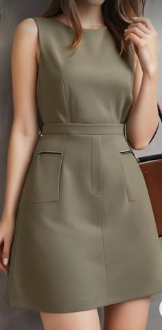 Outfit Informal, Office Dresses For Women, Stylish Work Attire, Dress Stand, Sleeveless Dresses, Elegante Casual, Classy Dress Outfits, Fashionista Clothes