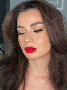 Simple Eye Makeup With Red Lipstick, Graduation Makeup Ideas Red Lips, Light Red Lipstick Makeup, Light Makeup Red Lips, Light Makeup With Red Lips, Soft Makeup With Red Lips, Easy Red Lip Makeup Look, Natural Makeup Red Lipstick, Matte Red Lipstick Makeup Look