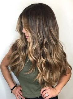 Sun kissed. Bronde bayalage Grey Balayage, Trendy We Fryzurach, Long Brunette Hair, Long Brunette, Hair Dark, Balayage Hair Blonde, Balayage Brunette