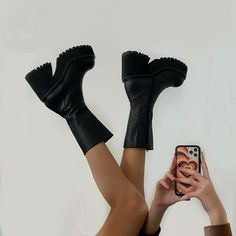 Bratz Boots, Gothic Mode, Heels Patterns, Dr Shoes, Winter Shoes For Women, Platform Block Heels, Black Heel Boots, Low Boots, Stylish Boots