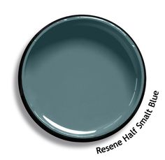 an empty grey plate with the words resne guniert on it's side