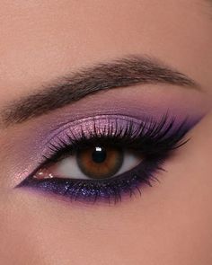 eyeliner❤pretty Cool Eye Makeup Ideas, Make Up Purple Eyeshadow, Eyeshadow Looks Color, Brown Eyes Purple Eyeshadow, Purple And Black Eye Makeup, Make Up Purple Eyes, Dark Purple Eyeshadow Looks, Purple And Black Eyeshadow, Lilac Eyeshadow Looks