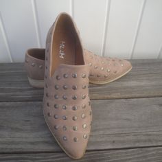 Classic, Chic Preppy Bohemian Boho Studded Slip-On Beige Slip On Loafers Size 8.5 Mi.Im Pointed Toe Studded Slip-On Shoes. Faux Suede Loafers With Low Stacked Heels (#10 Photo Is The Same Shoes, But In Green) Size: 8.5 Color: Tan Or Beige Material: Faux Leather Heel: Flats Condition: New Without Tags On Soles Style: Low Stacked Heel #10 Photo Is The Same Shoes, But In Green..... Mi.Im Faux Leather Metallic Studded Slip-On Loafers Tan Or Beige Size 8.5 Great Basic To Pair With Jeans Or A Dress An Brown Pointed Toe Slip-ons For Spring, Fall Beige Slip-ons With Almond Toe, Spring Leather Footbed Pointed Toe Loafers, Spring Pointed Toe Loafers With Leather Footbed, Trendy Pointed Toe Slip-ons For Fall, Spring Suede Slip-ons With Pointed Toe, Leather Pointed Toe Flats With Studs, Spring Pointed Toe Flats With Leather Footbed, Leather Flats With Studs And Pointed Toe