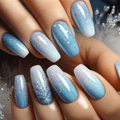 January Snowflake Nails, White Blue Christmas Nails, Blue Ombre Winter Nails, Turquoise Winter Nails, Baby Blue Nails With Snowflakes, Blue Chrome Christmas Nails, Fußnagel Design, Snow Themed Nails, Snow Nails Winter Blue