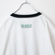 A retro ringer tee with a monochrome photo of the Beatles

 ●Turn on the Beatles logo with a colorful design

 ● A piece with a casual feel thanks to the drop shoulders

 ●Logo print on the back neck

 ●We recommend pairing it with denim for a retro style

 【keyword】

 Ladies Men's Women's Unisex Genderless

 The Beatles Beatles Retro

 Sweatshirt Rock T Band T Music Festival

 Casual Trend Vintage Fashion American Casual

 John Lennon · George Harrison · Ringo Starr · Paul McCartney

 Charcoal Vintage White T-shirt With Letter Print, 90s White Fan Merchandise T-shirt, White Band Logo T-shirt Crew Neck, Vintage White T-shirt With Text Print, White Band Logo T-shirt, Retro White Tops With Band Logo, White Band Logo Short Sleeve T-shirt, Retro White Top With Band Logo, White Graphic Tee With Band Logo