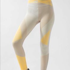 New With Tags! I Am Selling The Matching Sports Bra As Well. Please Comment For A Bundle Deal Yellow Icon, Nike Yellow, Gray Yellow, Nike Pants, Tight Leggings, Yoga Pants, Nike Women, Pant Jumpsuit, Sports Bra