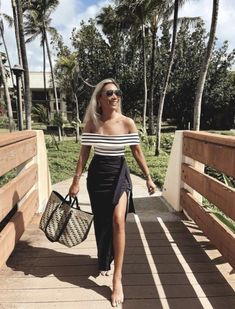 Flight To Hawaii, Minimal Chic Style, Chose Outfit, Curated Outfit, Chic Outfit Ideas, Style Essentials, Hawaiian Vacation, Zara Outfit, Casual White Dress