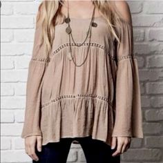 Cute Boho Cold-Shoulder Top By Umgee Usa. Size: Small (Runs Smallwill Fit And Tagged As An Xs) Color: Light Brown / Mocha Cold Shoulder Detail W/ Spaghetti Straps. Long Bell Sleeves. Bohemian, Peasant Style. Crocheted Pom Trim Detail. Lightweight And Flowy. 60% Cotton, 40% Polyester. Pit To Pit: 17” Length: 27” New Without Tags; Unworn Item. Smoke-Free Home. Tops To Wear With Leggings, Mixed Print Dress, Boho Beauty, Cowgirl Chic, Special Clothes, Umgee Tops, Peasant Style, Style Tops, Peasant Top