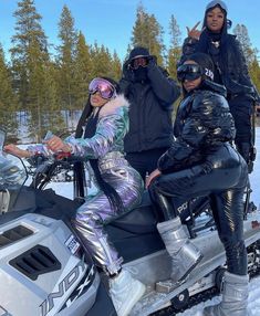 Winter Outfits Uk Style, Winter Cabin Trip Black People, Ski Outfits Black Women, Cabin Trip Black People, Cabin Trip Outfit, Successful Friends, Couples Trips, Aspen Trip, Girls Ski Trip