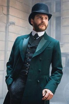 The Alienist Laszlo Kreizler, Victorian Mens Fashion, Helmut Zemo, The Alienist, Angel Of Darkness, Dorian Grey, Daniel Bruhl, Gentleman's Club, Victorian Gentleman