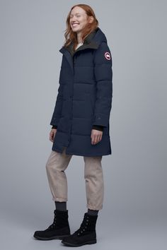 This thigh-length Shelburne Parka is the perfect jacket for those frigid days when you require maximum protection. This TEI 3 jacket is sure to keep you warm without sacrificing style. Customize your parka and extend the coverage of your hood with a variety of our interchangeable Hood Trim accessories. Canada Goose Parka, Canada Goose Women, Tricot Fabric, Parka Style, Jackets Winter, Womens Parka, Down Jackets, Fur Hood, Winter Coats