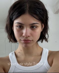 15 Inspiring Short Bob Haircut Ideas for Busy Moms Stacked Inverted Bob, Inverted Bob Haircut, Bob Haircut Ideas, Behind Blue Eyes, Really Short Hair, Super Short Hair, Inverted Bob, Peinados Fáciles Para Cabello Corto