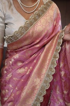 Saree Mother Of The Bride, Latest Traditional Sarees, All Types Of Silk Saree, Latest Trendy Sarees For Wedding, Trendy Saree Colors, Sari Colour Combination, Silk Wedding Saree Brides, Colourful Indian Outfits, Beautiful Sarees Weddings