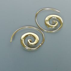 Sterling silver gold plated spiral hoops. Comes with a hammered finish. Dimensions: Inner spiral: 18 x 15 x3 mm Outer: 22 x25 mm These earrings are made of 925 hypoallergenic sterling silver. Please note this price is for ONE PAIR only. All my pieces are sent in a gift box. I can include a personal message from you if needed You are welcome to contact me at... bhavnakwintra1956@gmail.com For more beautiful pieces from my shop, please browse 👇 TOE RINGS: https://www.etsy.com/your/shops/TheSilver Gold Spiral Wire Wrapped Hoop Earrings, Handmade Spiral Yellow Gold Earrings, Gold Spiral Hoop Earrings, Handmade Gold Hoop Earrings In Sterling Silver, Gold Sterling Silver Wire Wrapped Hoop Earrings, Gold Spiral Earrings For Anniversary, Gold Spiral Minimalist Earrings, Minimalist Gold Spiral Earrings, Gold Spiral Hoop Earrings Nickel-free