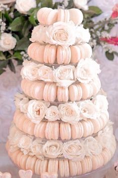 a wedding cake made out of macaroni shells and white roses is featured in this video