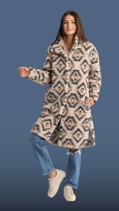 Cozy Fleece-lined Outerwear, Cozy Outerwear With Fleece Lining, Cozy Sherpa Fleece Jacket With Pockets, Warm Cozy Sherpa Outerwear, Sherpa Long Sleeve Loungewear Outerwear, Sherpa Long Sleeve Outerwear For Loungewear, Cozy Warm Sherpa Outerwear, Cozy Fleece-lined Outerwear For Loungewear, Cozy Fit Fleece Jacket With Pockets